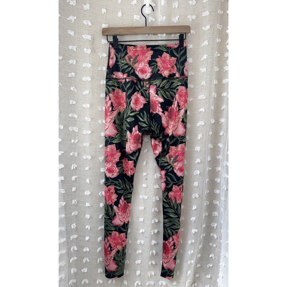 Beyond Yoga capri legging in protea vine print Women’s Large - Picture 3 of 5